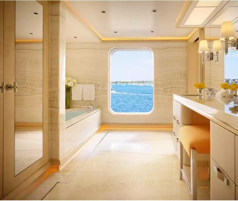 yacht Aquarius interior