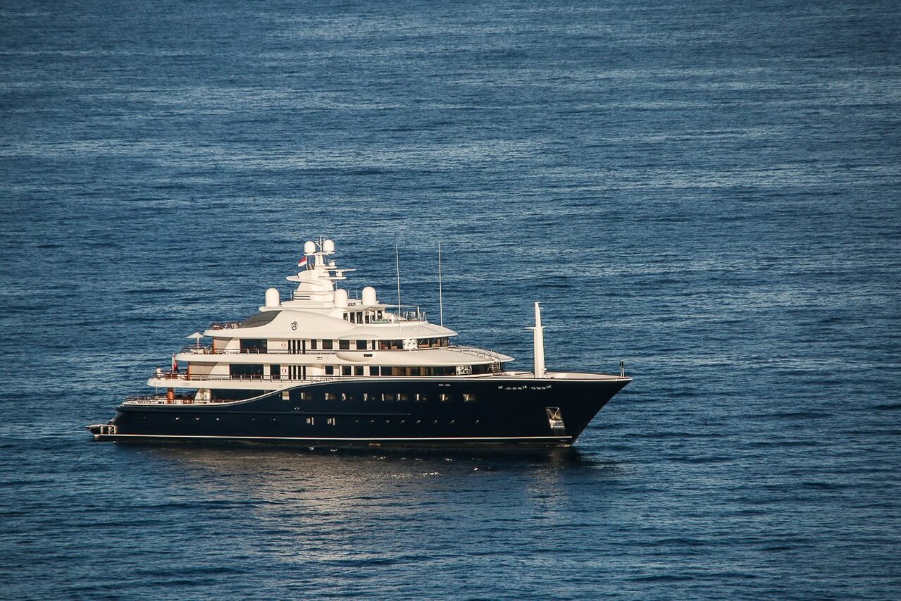 yacht Aquila - 86m - Derecktor Shipyards - armatore: Ann Walton Kroenke