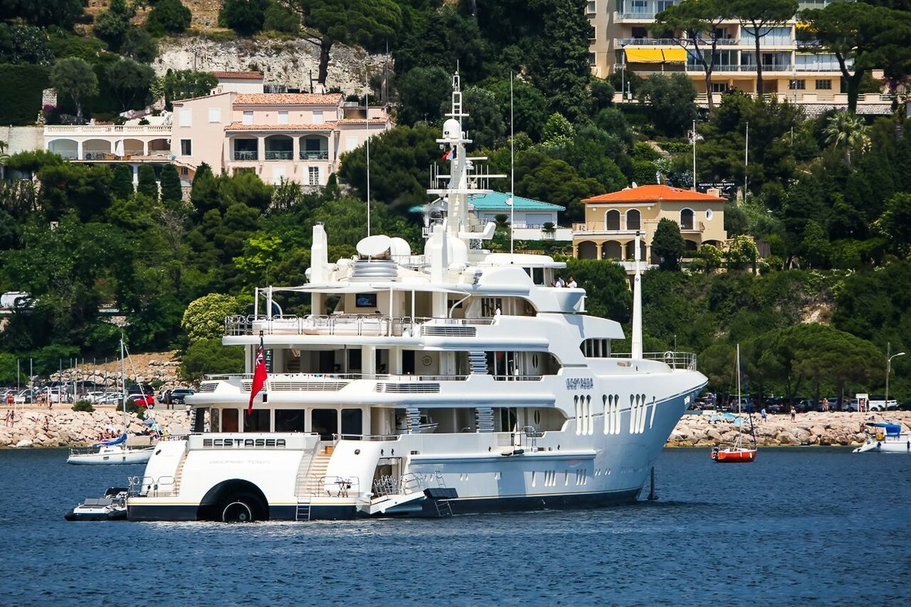 superyacht ecstasea owner