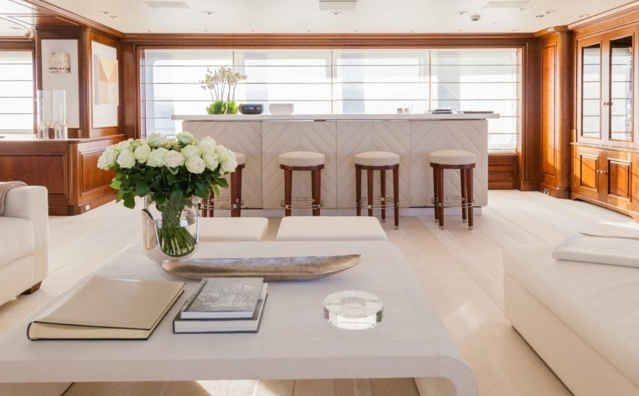 yacht Faith interior 