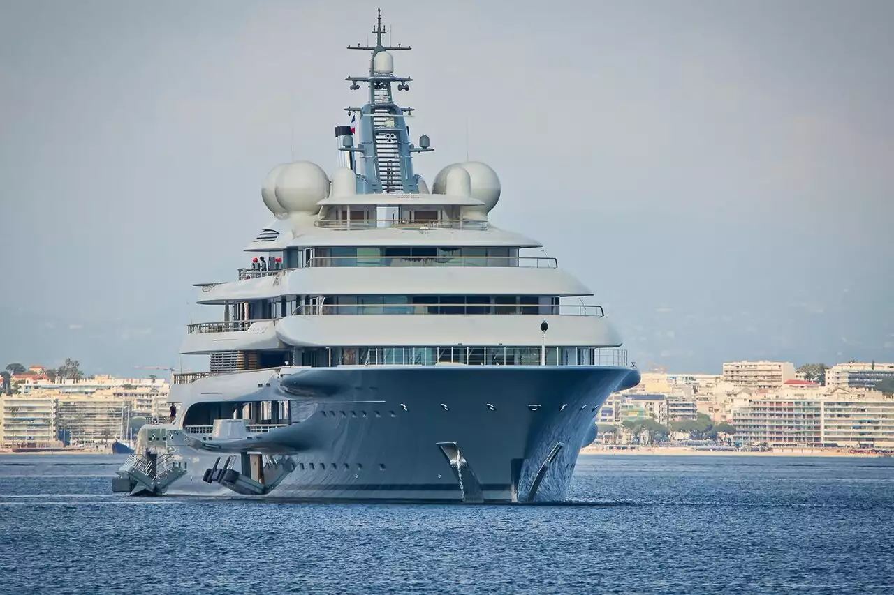 yacht FLYING FOX • Lurssen • 2019 • Propriétaire Dmitry Kamenshchik