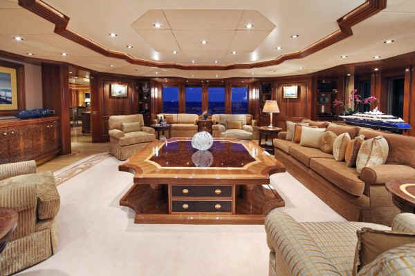 yacht Laurel interior