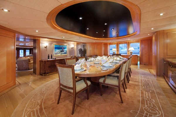 yacht Laurel interior