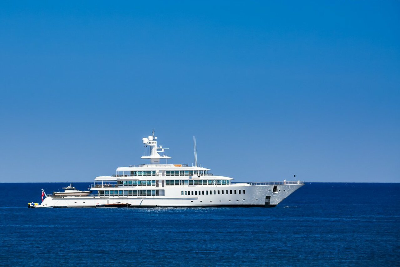 Yate MUSASHI • Feadship • 2011 • propietario Larry Ellison