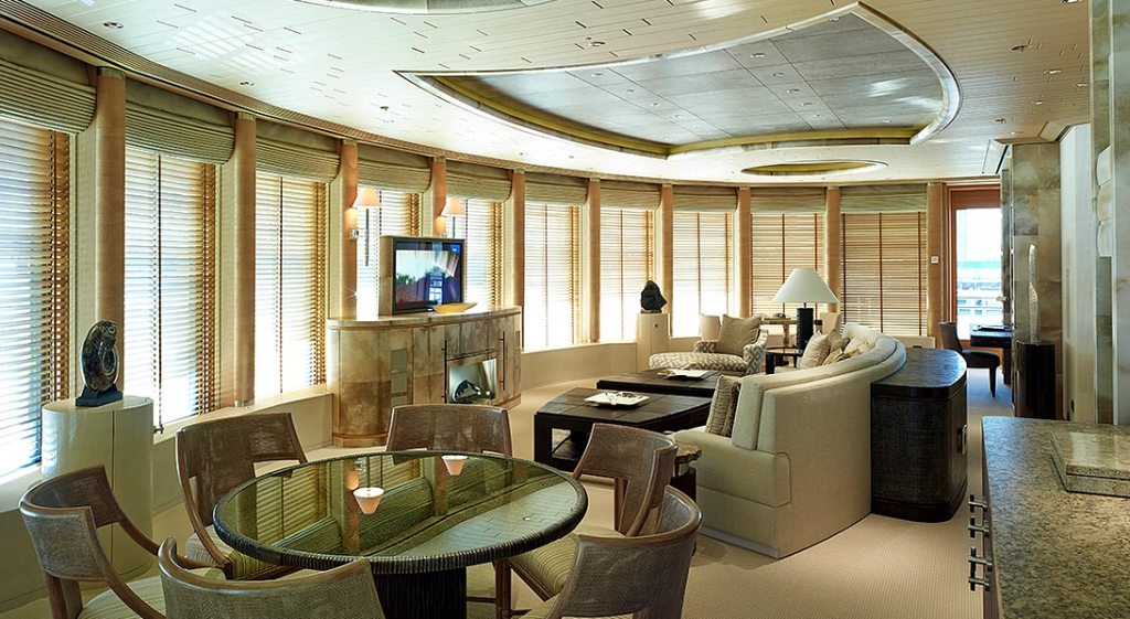 interior del yate Eclipse