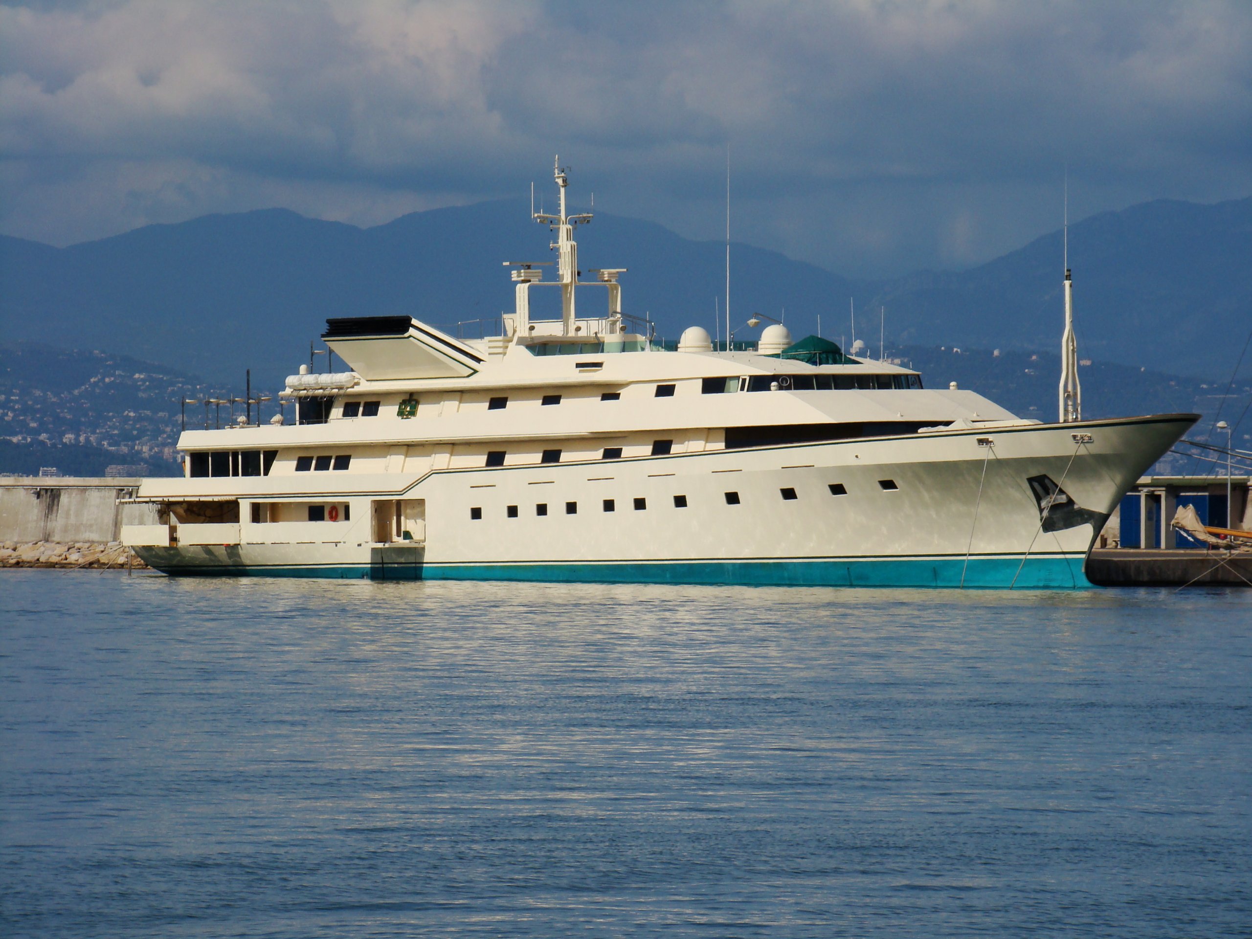 Inside KINGDOM 5KR Yacht • Benetti • 1980 • Value $90M • Owner Prince Al Waleed bin Talal