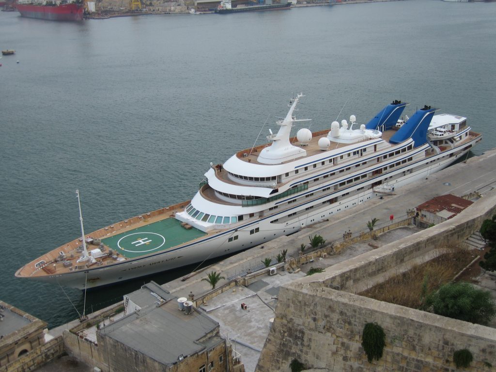 PRINCE ABDULAZIZ Yacht • Helsingor Vaerft • 1984 • Proprietario Prince Abdul Aziz