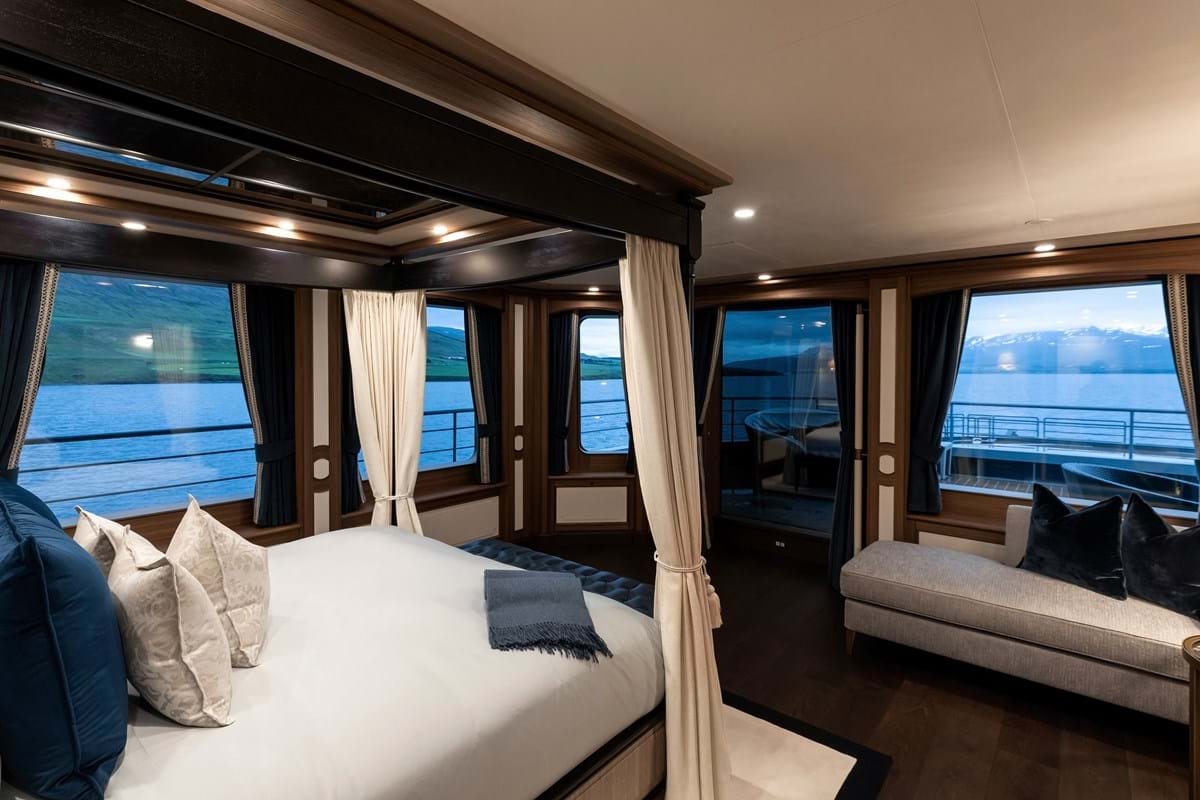 yacht ragnar interior