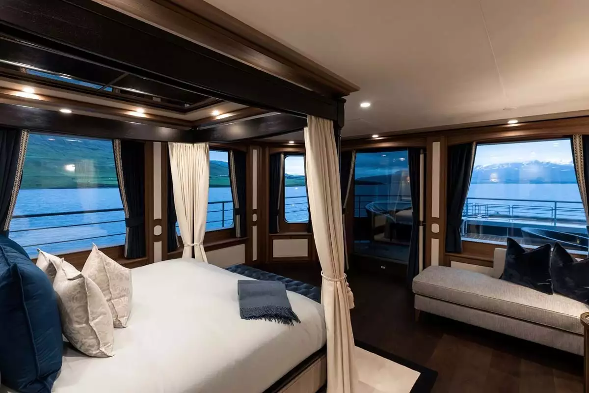 interior do iate Ragnar