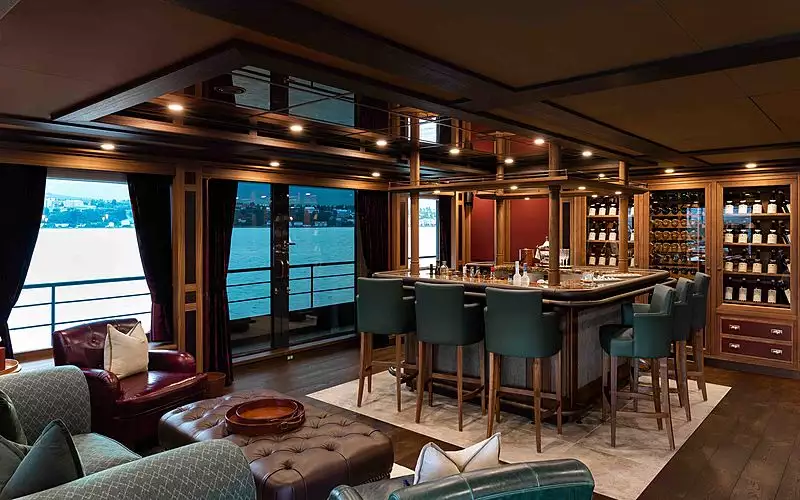 yacht Ragnar interior