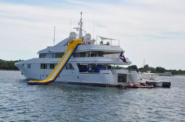 RHINO Yacht • Admiral Marine • 1998 • Proprietário Roy Carroll