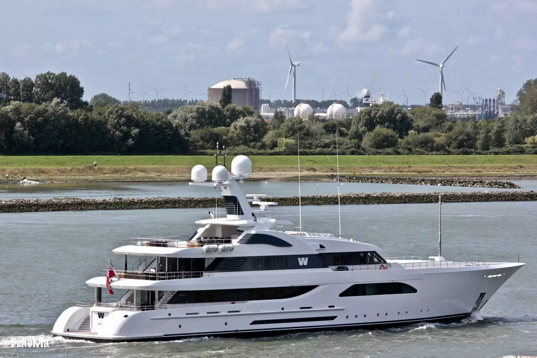 W Jacht • Feadship • 2013 • Eigenaar David MacNeil