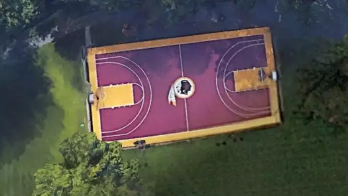 Dan Snyder-Basketballplatz