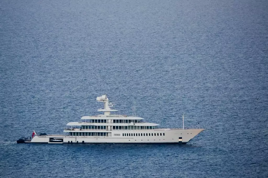 Yacht Fountainhead - 88m - Feadship - Eddie Lampert