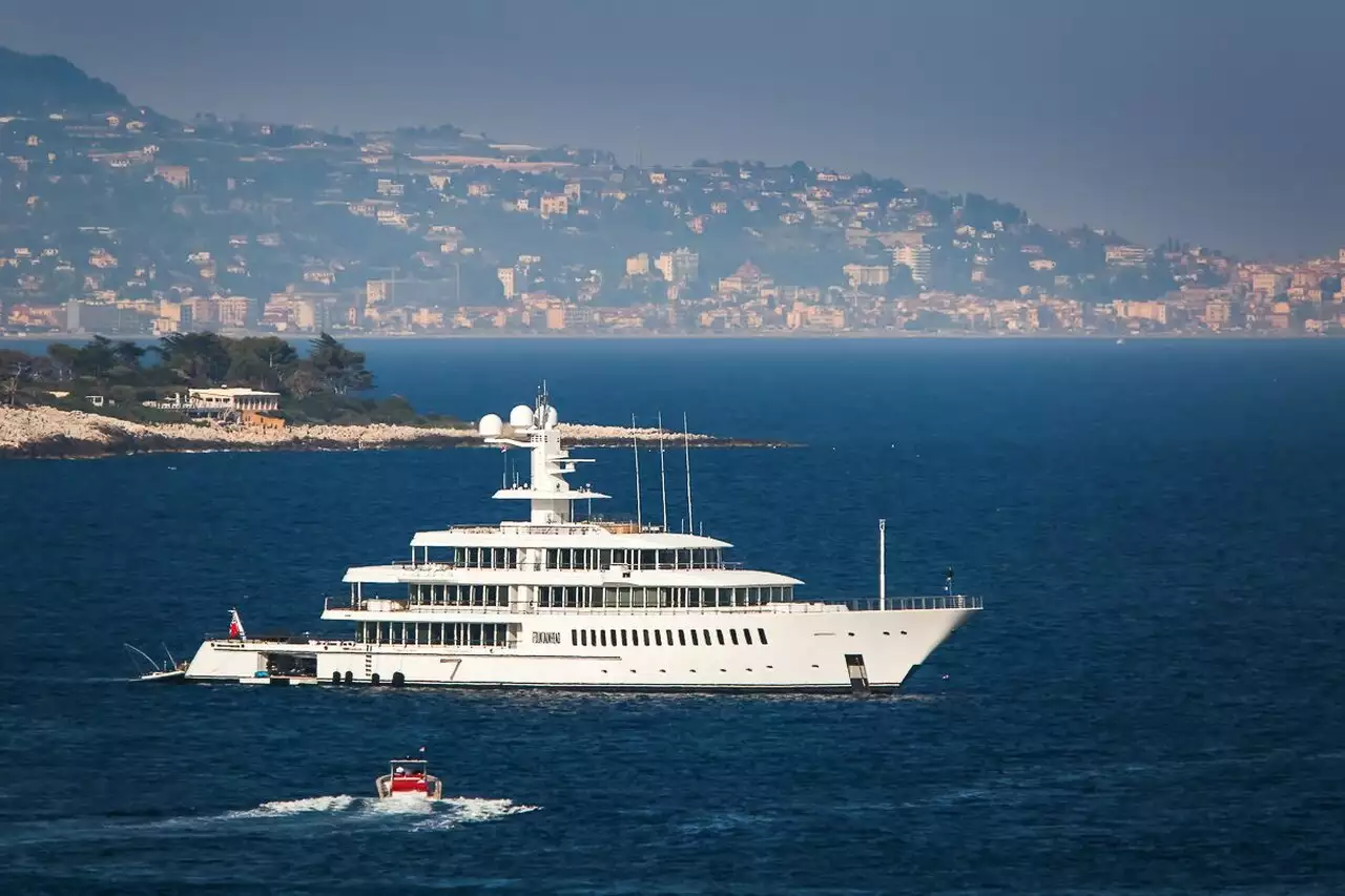 yacht Fountainhead - 88m - Feadship - Eddie Lampert