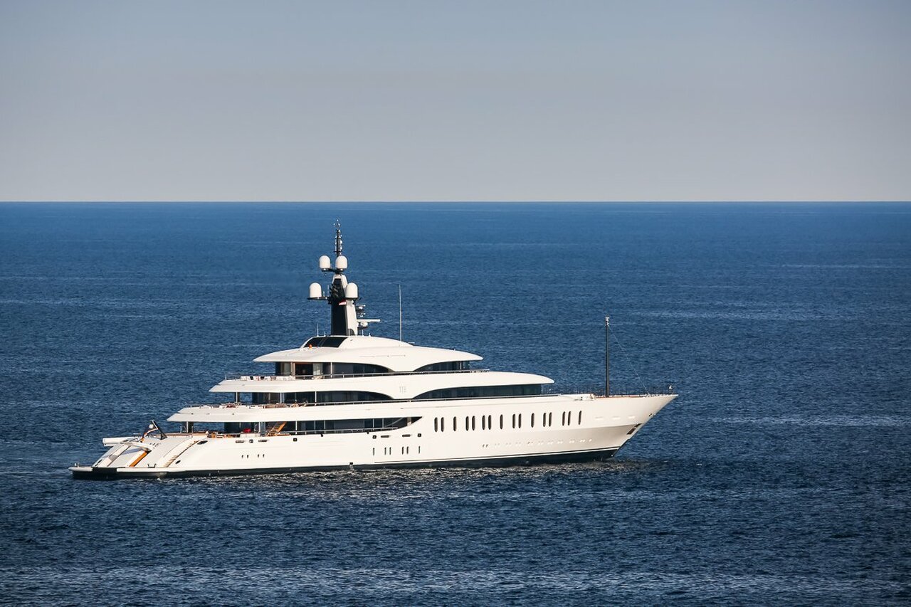 yacht IJE - 108m - Benetti - James Packer