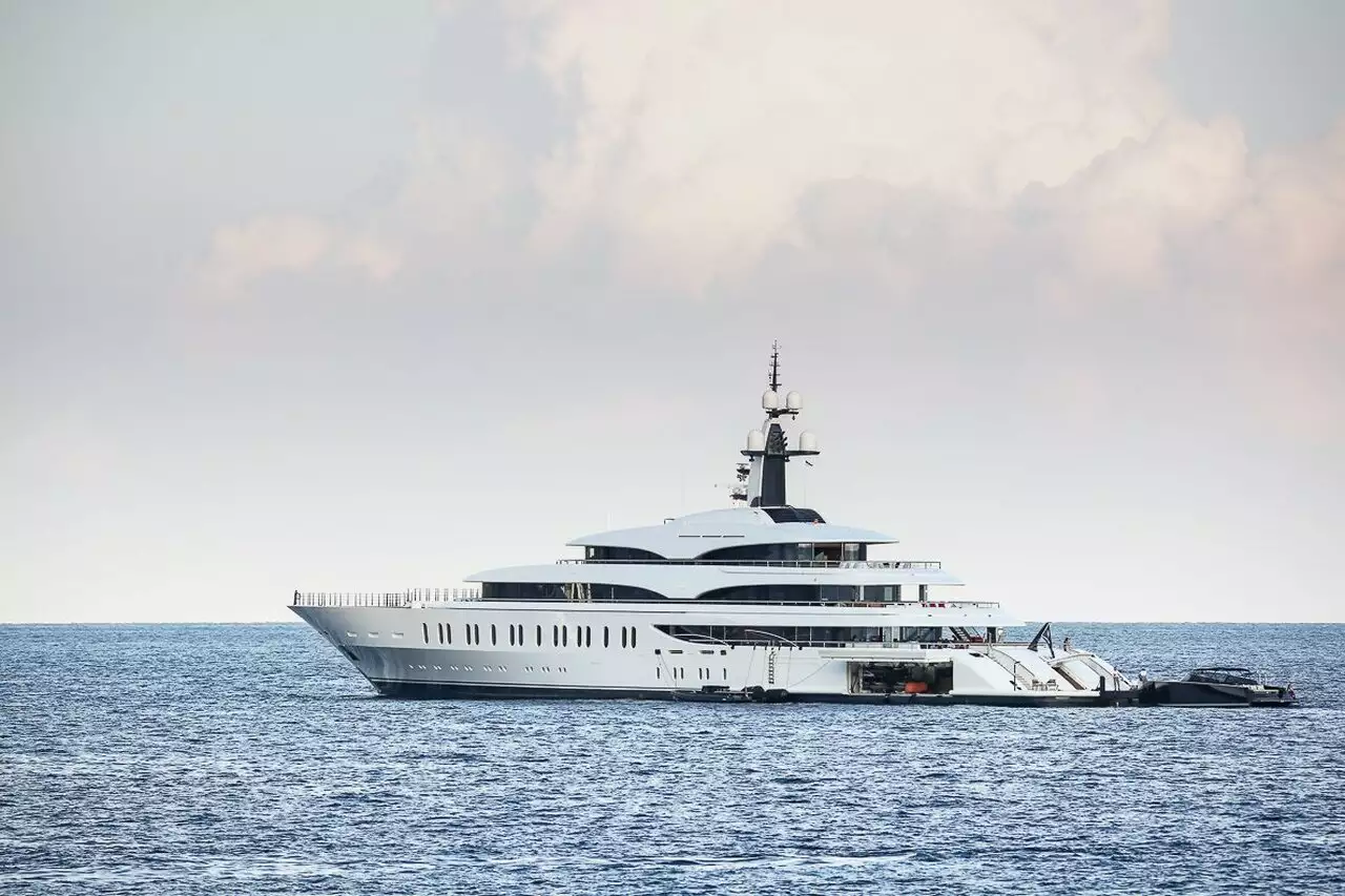 yate IJE – 108m – Benetti - James Packer