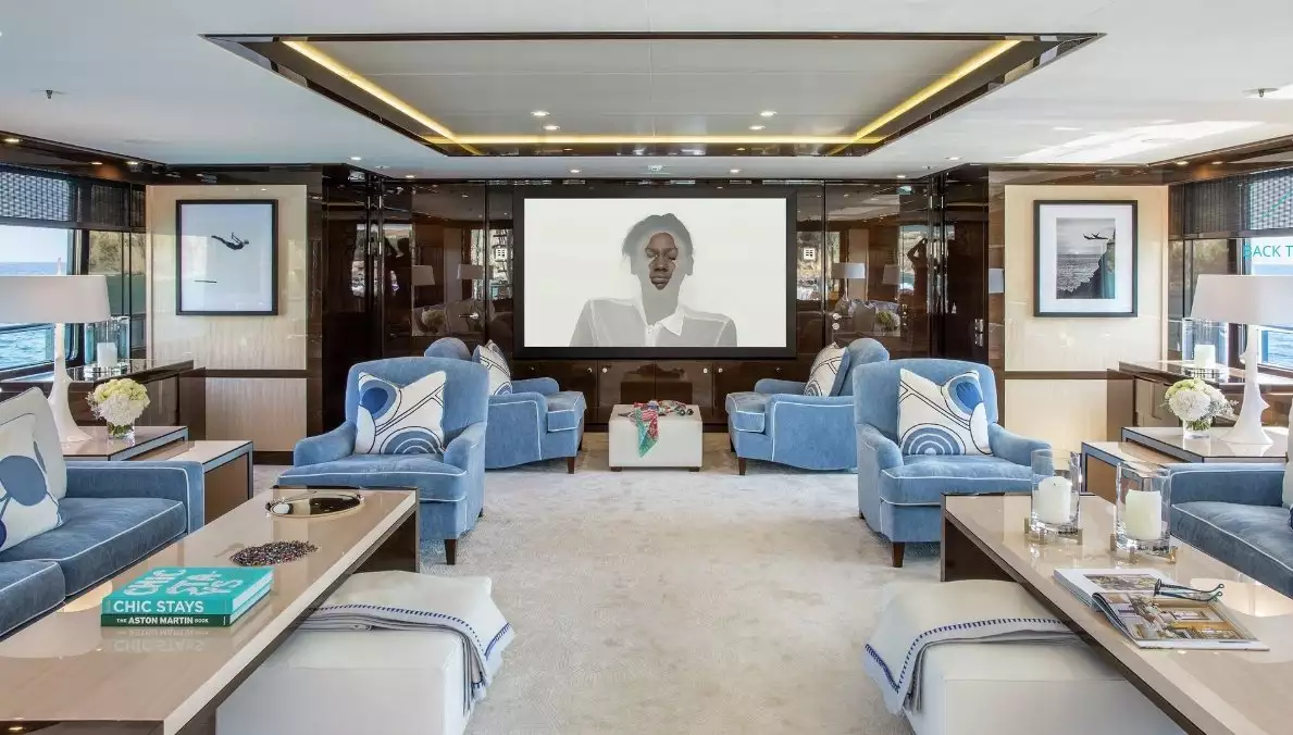 Intérieur du yacht IJE