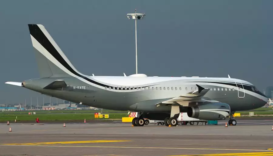 طائرة M-KATE A319 ديمتري ريبولوفليف 