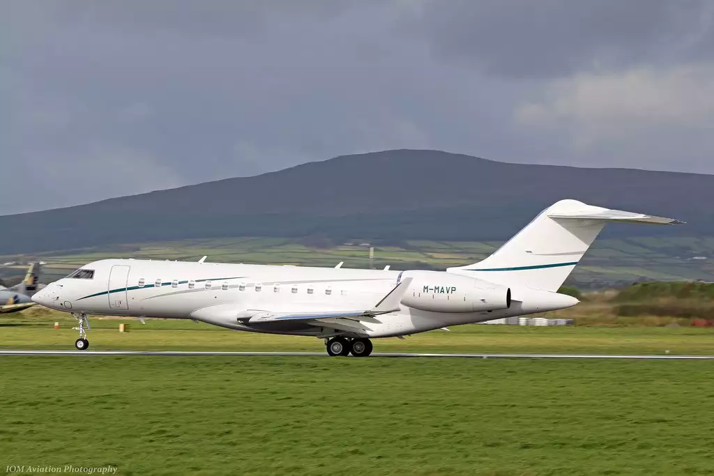 الطائرة الخاصة M-MAVP Bombardier Global 6000 Arkady Rotenberg