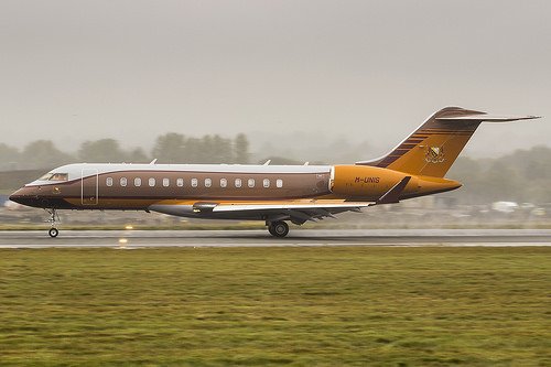 طائرة M-UNIS Bombardier Patokh Chodiev