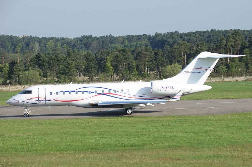 طائرة M-YFTA Global 6000 Akhmedov