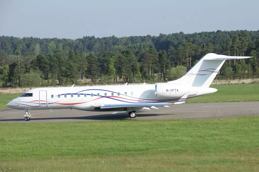 M-YFTA Global 6000 Akhmedov jet