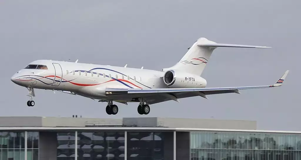 M-YFTA Global 6000 Akhmedov jet