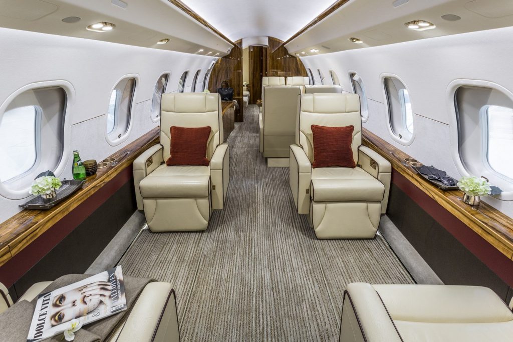 طائرة M-YFTA Global 6000 Akhmedov