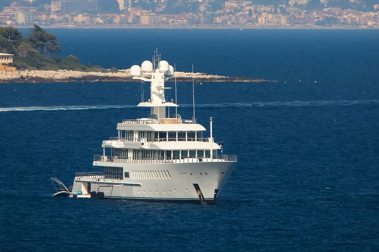 yacht Fountainhead - 88m - Feadship - Eddie Lampert