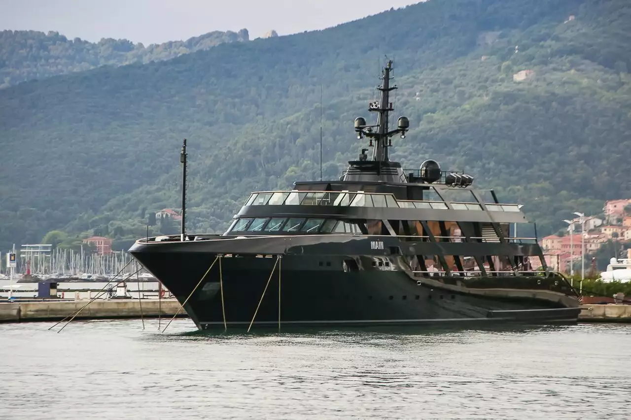 MAIN Yacht Giorgio Armani 65M Superyacht