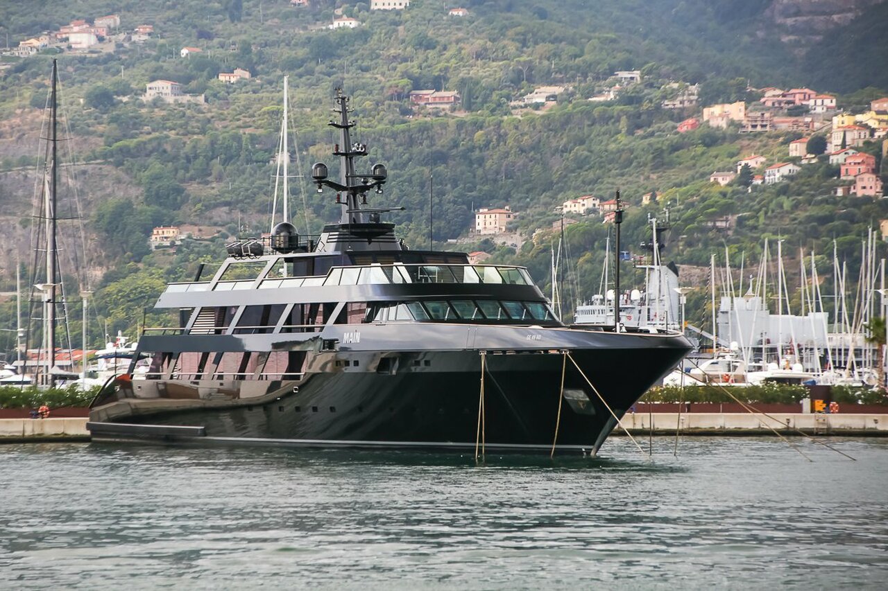 Yacht Main – 65 m – Codecasa – Giorgio Armani