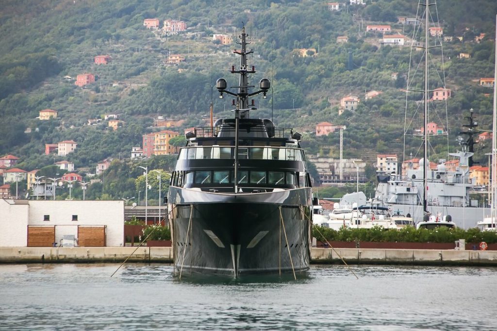 Yate Principal – 65m – Codecasa - Giorgio Armani