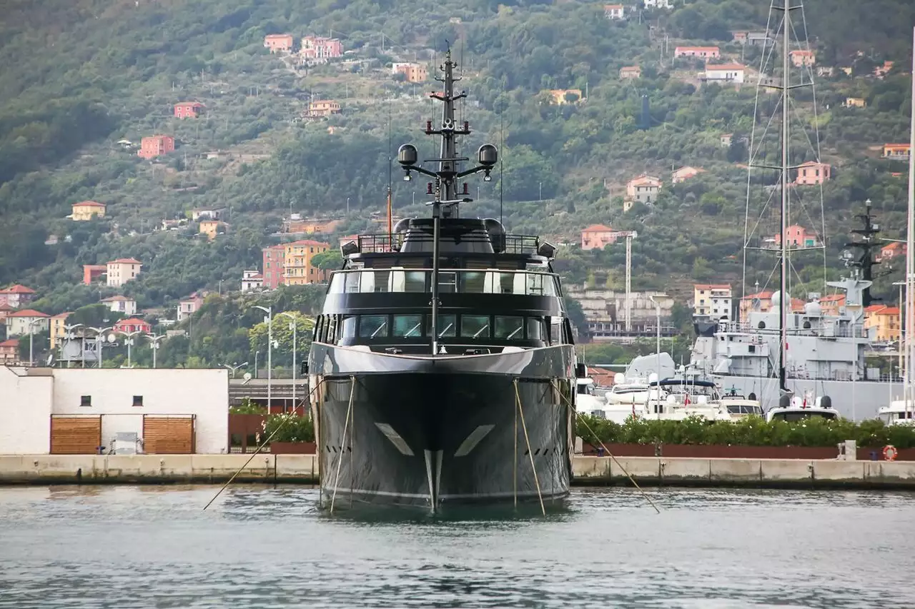 Yate Principal – 65m – Codecasa - Giorgio Armani