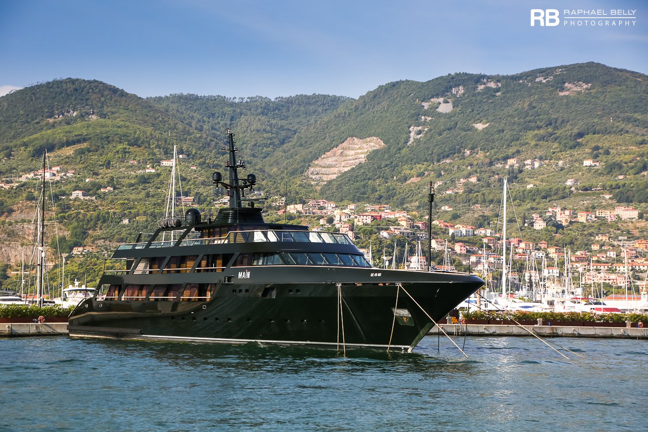 Yate Principal – 65m – Codecasa - Giorgio Armani