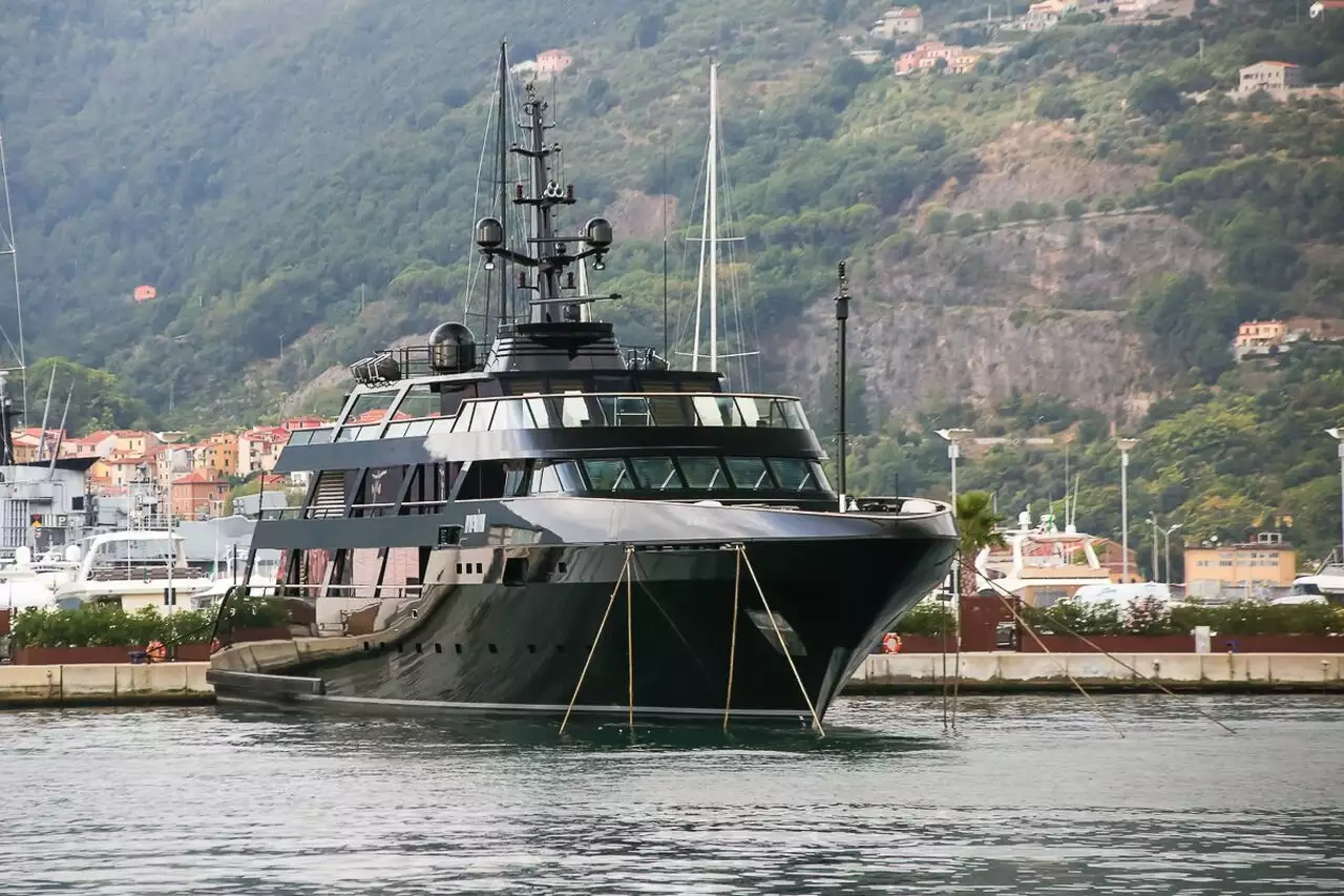 Yate Principal – 65m – Codecasa - Giorgio Armani