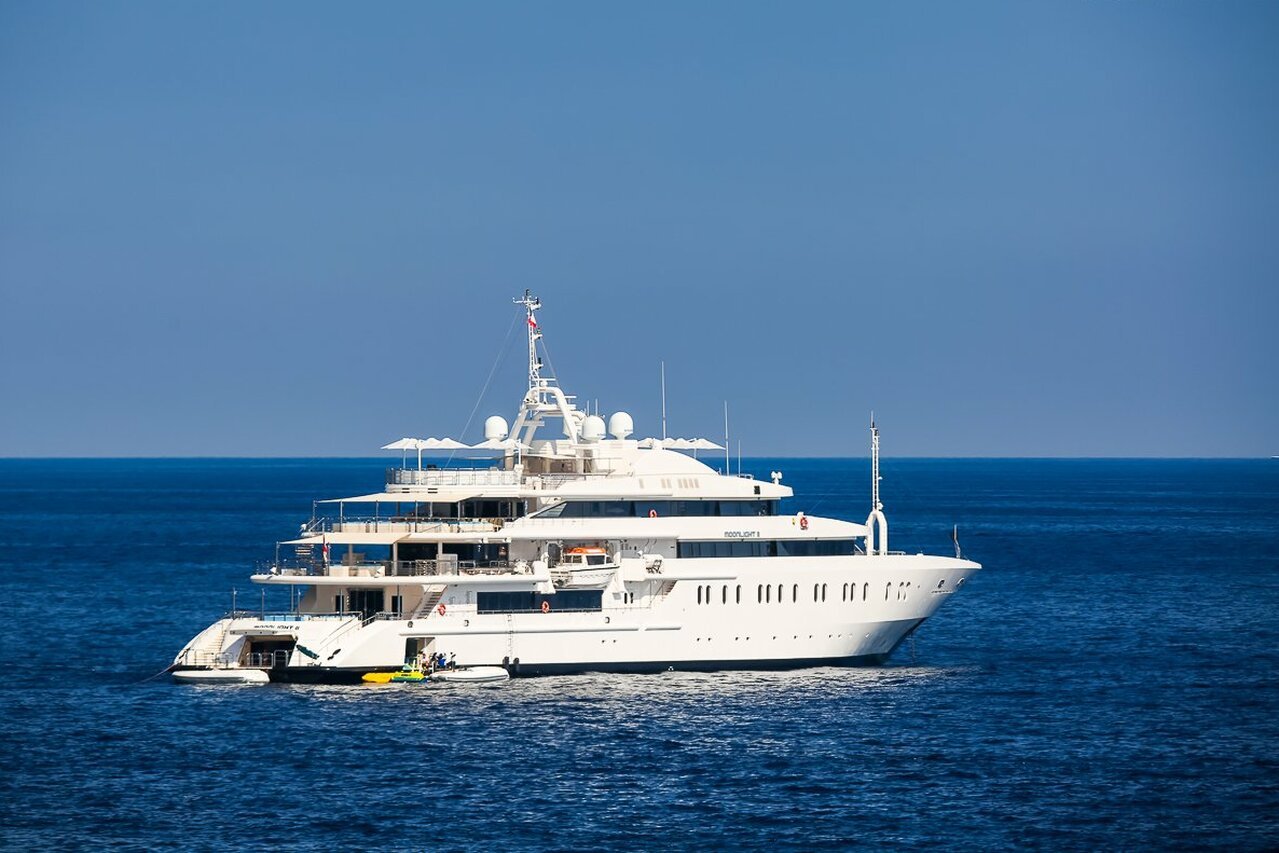 MOONLIGHT II Yacht • Neorion Syros Shipyards • 2006 • Proprietario Sheikh Sultan bin Khalifa al Nahyan