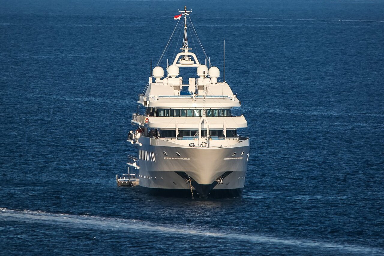 Яхта MOONLIGHT II • Neorion Syros Shipyards • 2006 г. • Владелец Шейх Султан бин Халифа аль Нахайян