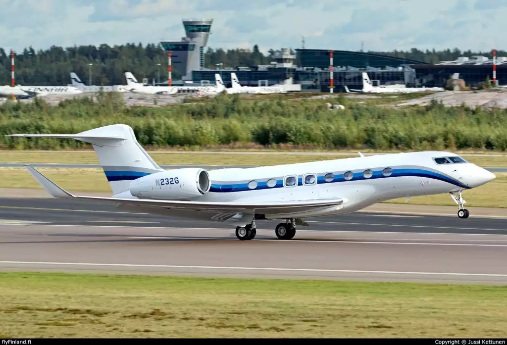 N232G - Gulfstream G650 - Larry-pagina