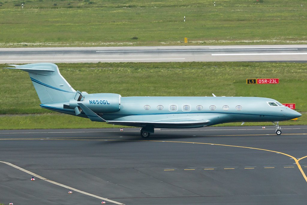 RA-10207 غلف ستريم G650 ليونيد ميخلسون