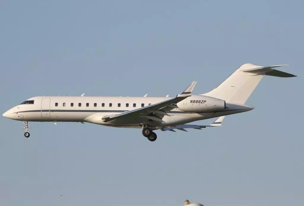 N888ZP Bombardier Packer family private jet