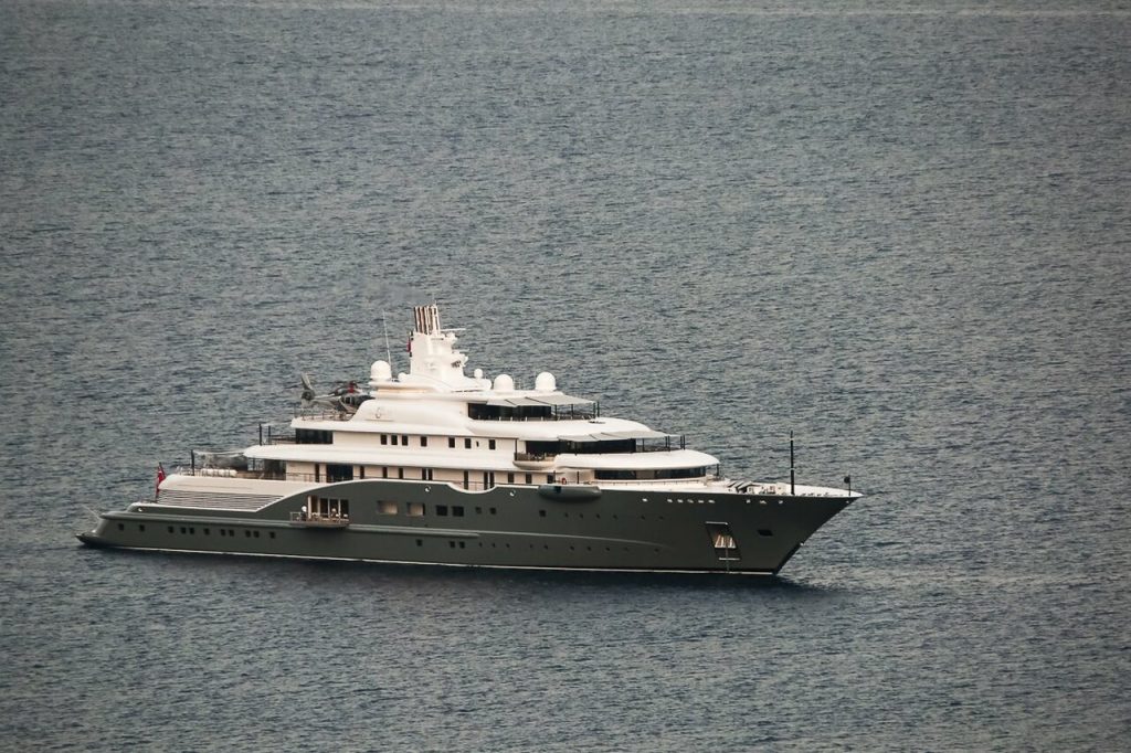 Яхта RADIANT • Lurssen • 2009 • Владелец Абдулла аль Футтайм