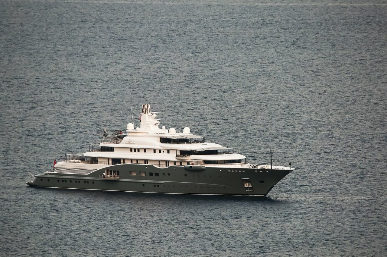Yacht Radiant • Lurssen • 2009 • Location