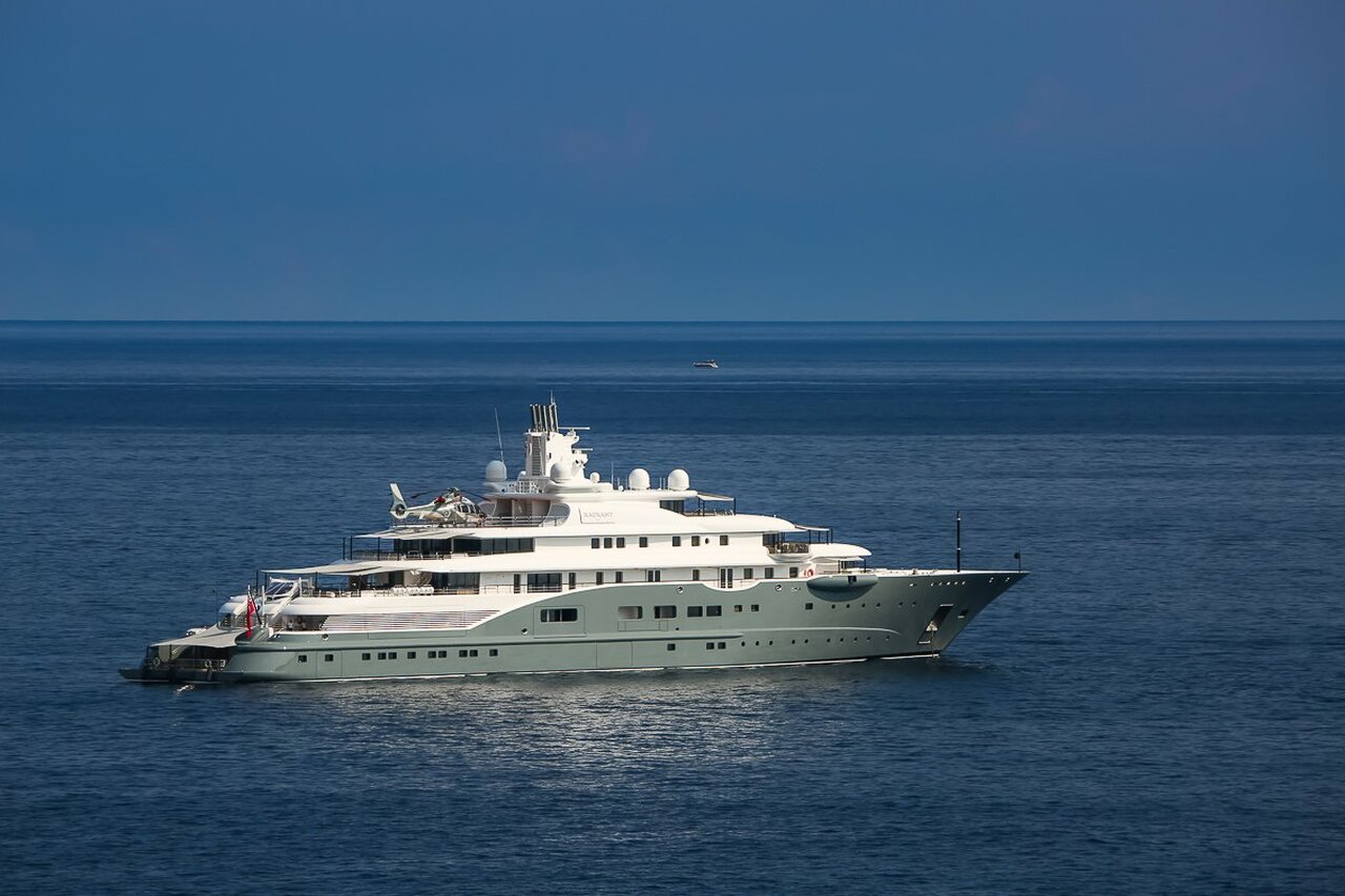 RADIANT Yacht • Lurssen • 2009 • Propriétaire Abdulla al Futtaim