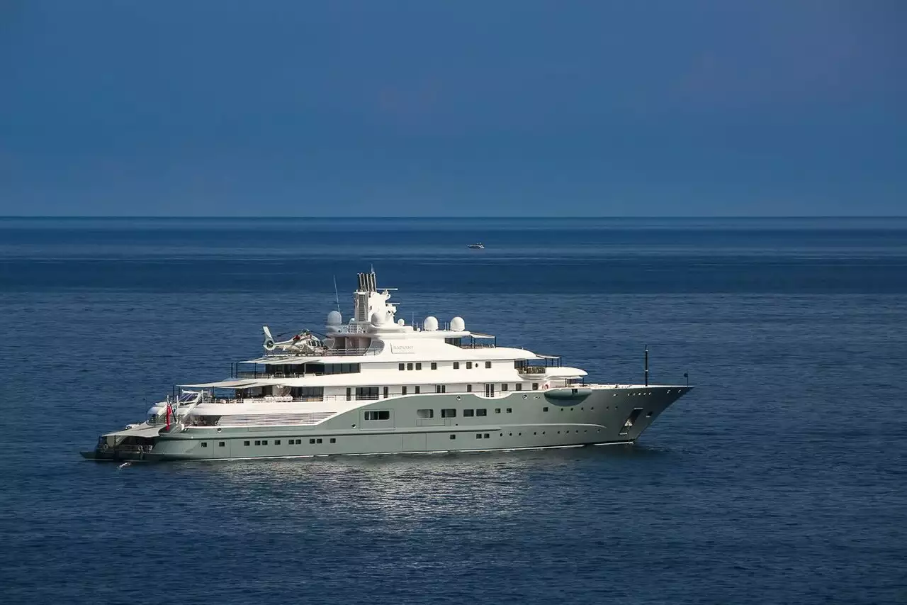 Яхта RADIANT • Lurssen • 2009 • Владелец Абдулла аль Футтайм