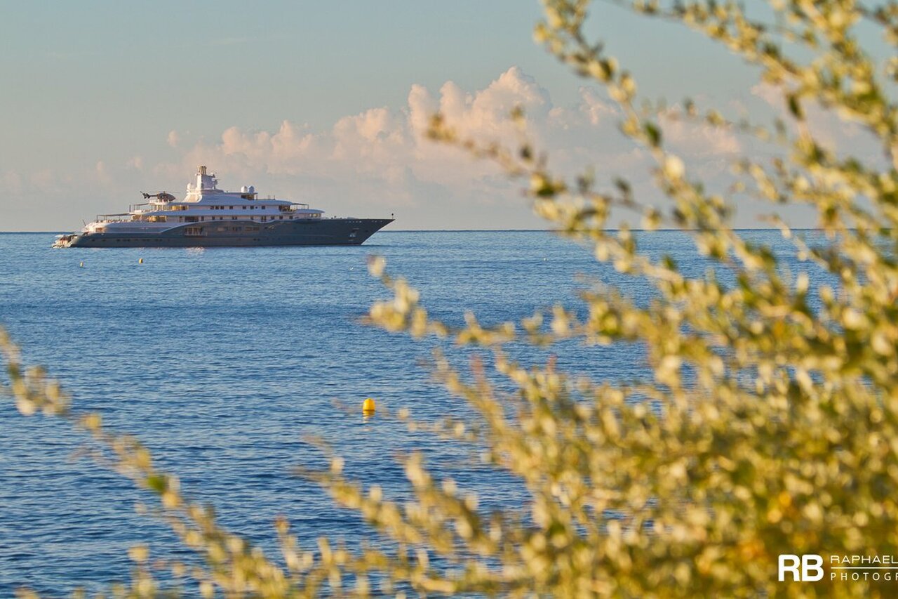 RADIANT Yacht • Lurssen • 2009 • Propriétaire Abdulla al Futtaim