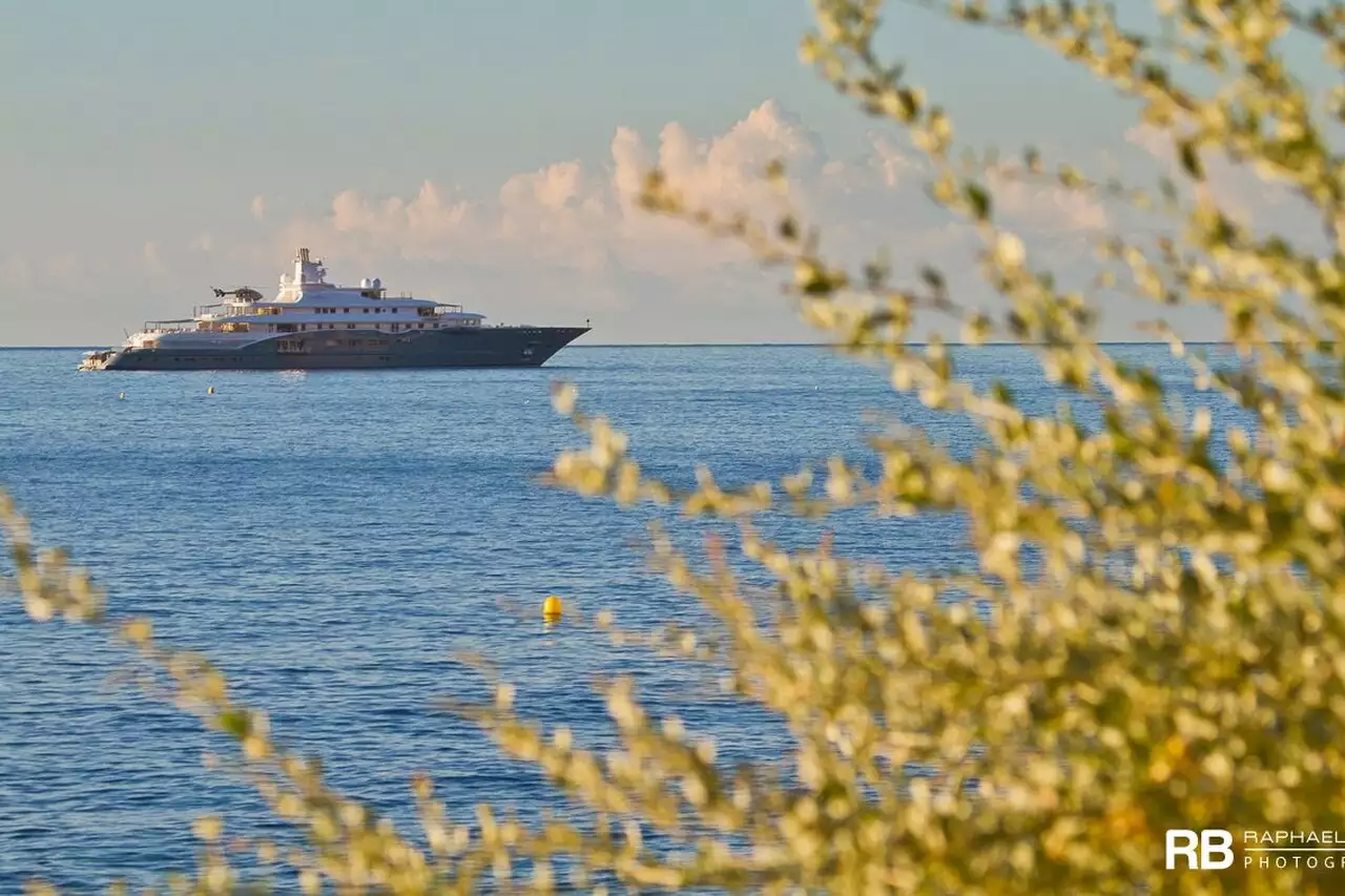 RADIANT Yacht • Lurssen • 2009 • المالك عبد الله الفطيم