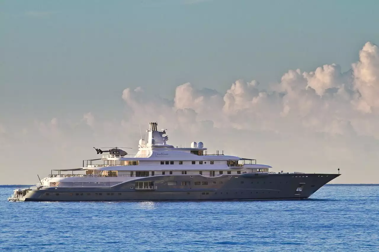 RADIANT Yacht • Lurssen • 2009 • ਮਾਲਕ ਅਬਦੁੱਲਾ ਅਲ ਫੁਟੈਮ