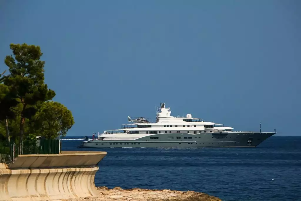 Яхта RADIANT • Lurssen • 2009 • Владелец Абдулла аль Футтайм