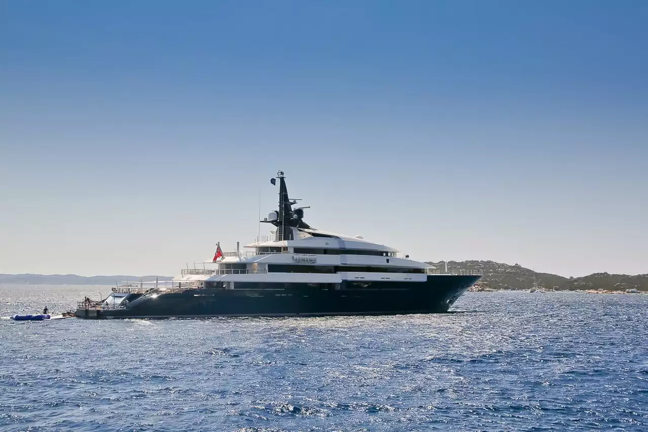 Iate MAN OF STEEL • Oceanco • 2010 • Proprietário Barry Zekelman
